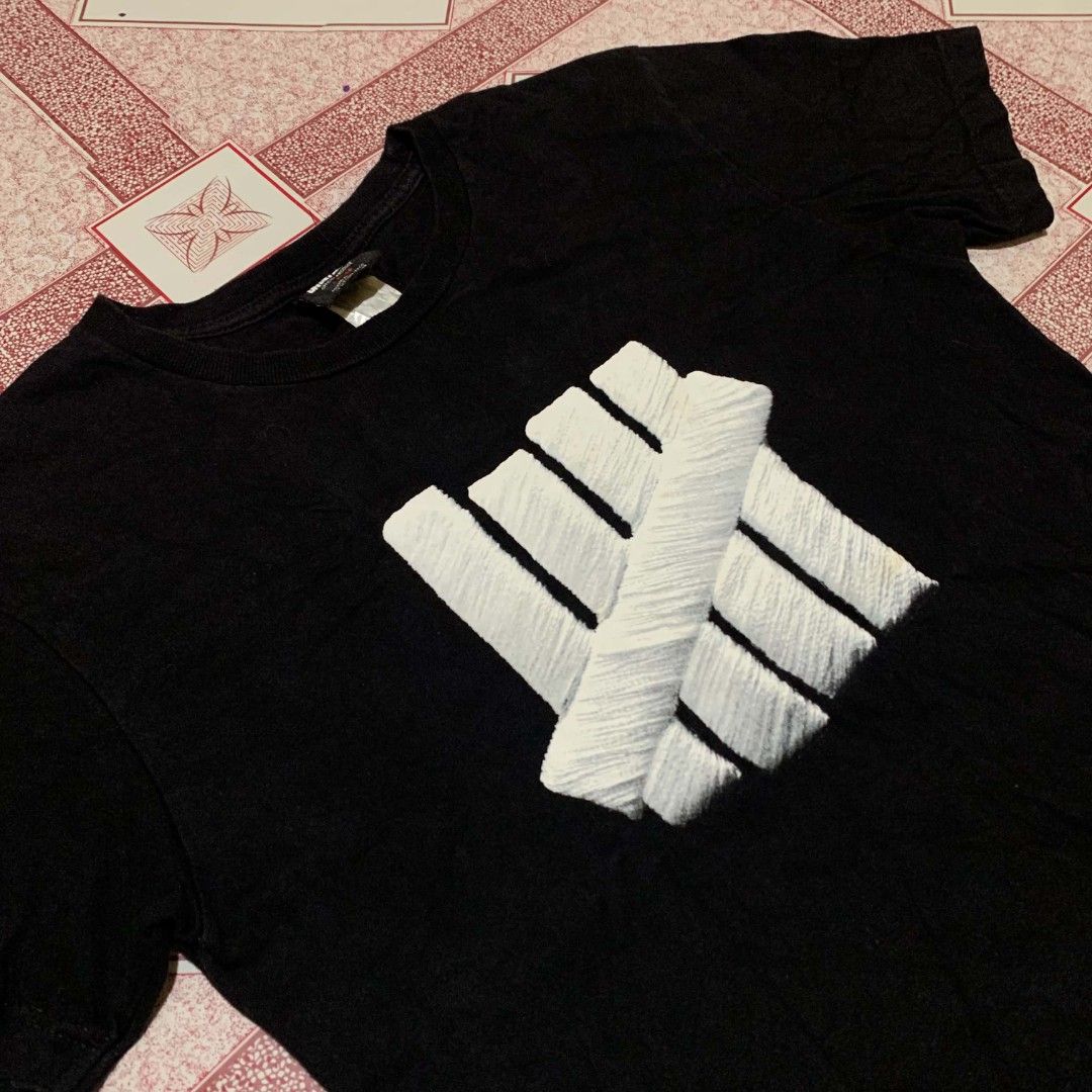 UNDEFEATED (Category: Shirts) located in Sofronio Española. Submitted by diyad_thrift_things (Listing ID 1462752211, Image 3). Description: UNDEFEATED (WOMENS) Good condition Size medium Maganda pa Mine ₱150 Disclaimer: I am not affiliated with any of the brands mentioned. The products I sell are thrifted, pre-owned items that were originally made by those brands. All trademarks, logos, and copyrights belong to their rightful owners..