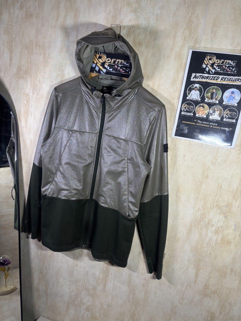 UNDER ARMOUR HYBRID WINBREAKER JACKET (Category: Coats, Jackets and Outerwear) located in Cabuyao City. Submitted by pormanation-thrift-store (Listing ID 1462685274, Image 3). Description: UNDER ARMOUR HYBRID WINBREAKER JACKET Condition: LIKE NEW Color rate: 10/10 (PWEDE SA MASELAN) Size: MEDIUM (ASIAN) Dimes: 18.5”Wx26”L Price: 1500.