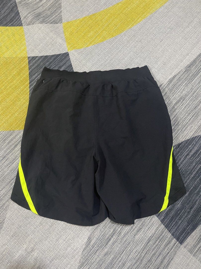 Under armour mens running short (Category: Shorts) located in Taytay. Submitted by ekselentekondisyon (Listing ID 1462832246, Image 2). Description: Under armour mens running short Drifit Small-medium on tag W-28-33 L-16 W/lace W/inner Leg opening-12 Taytay rizal location.