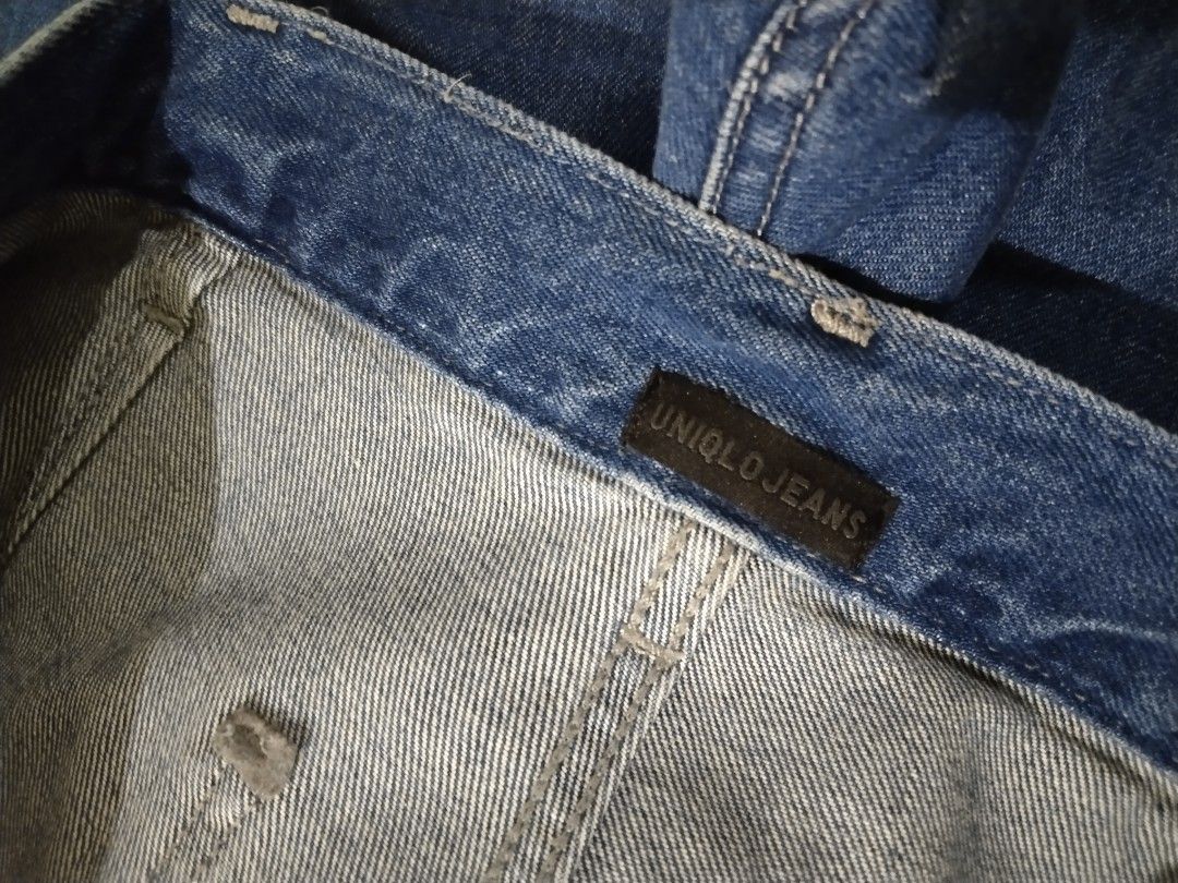 Uniqlo Baggy Jeans (Category: Announcements) located in Cebu City. Submitted by lesthrift (Listing ID 1462870152, Image 3). Description: Size S on tag Waist 32-33 Length 36.5 Hem 9.5.
