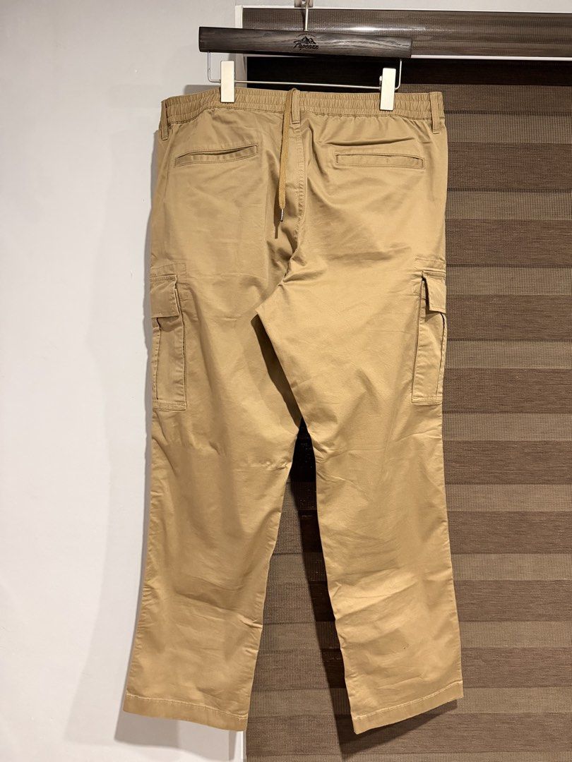Uniqlo Cargo Pants Beige Size L (Category: Chinos) located in Manila. Submitted by furugi24 (Listing ID 1462777752, Image 2). Description: - Uniqlo Cargo Pants - Color: Beige - excellent condition - size LARGE 34-36 - Length: 39 - Leg opening: 8 - SRP : 500 - Features: Elastic waistband with drawstring, multiple front and side pockets .