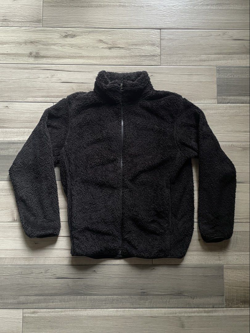 Uniqlo Fleece Fur Jacket Chic (Category: Coats, Jackets and Outerwear) located in Bacolod City. Submitted by fka.tims (Listing ID 1462708733, Image 1). Description: Chic and perfect for aricon indoors or on a cool rainy day 🐈‍⬛ Has pockets inside and out Material is super soft .