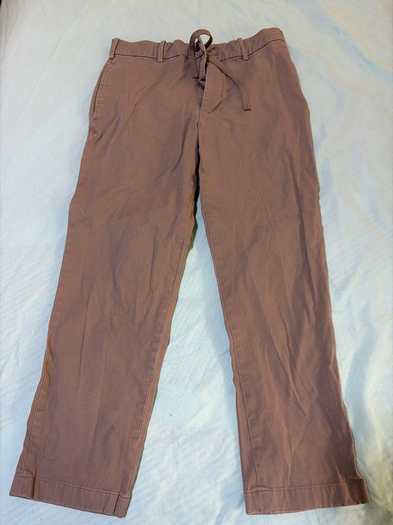 Uniqlo Chino Pants Size S (Category: Chinos) located in Quezon City. Submitted by cynlchan (Listing ID 1462692516, Image 1). Description: - Uniqlo Chino Pants - Size: S - Waist: Fits 68-74cm - Material: Cotton-Spandex Blend - Features: Comfortable elastic waistband with drawstring - Fit: Straight leg - Ideal for: Casual wear.
