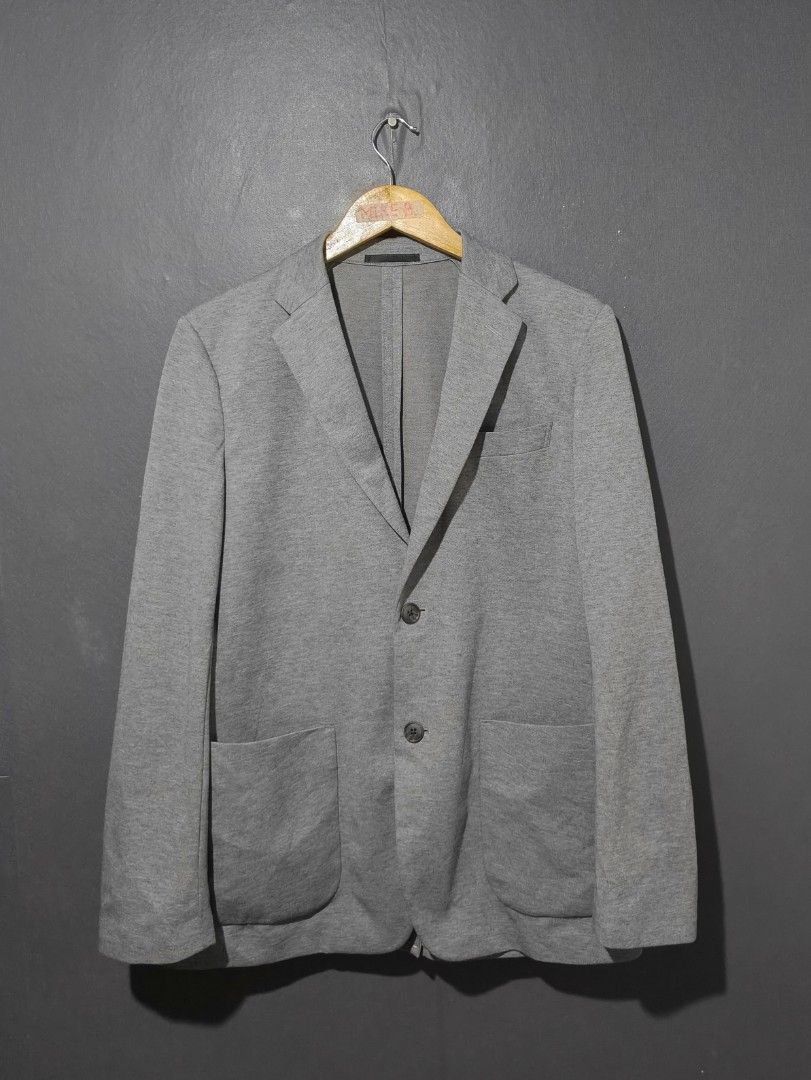 📍Uniqlo Comfort Jacket (Category: Coats, Jackets and Outerwear) located in Antipolo. Submitted by simplehans (Listing ID 1462851430, Image 2). Description: ‎📍Uniqlo Comfort Jacket ‎Size Large (Gray) ‎Width- 20 ‎Length- 28 ‎Excellent Condition As New ‎DIRECT MESSAGE IF INTERESTED.