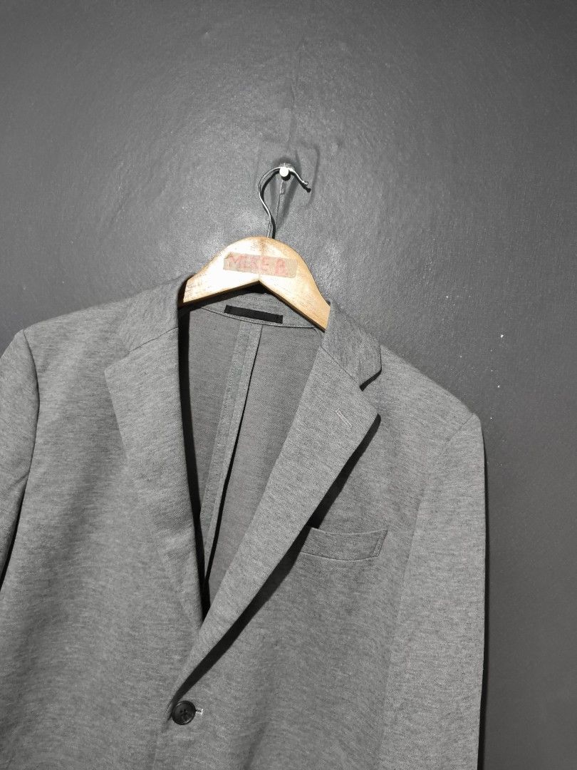 📍Uniqlo Comfort Jacket (Category: Coats, Jackets and Outerwear) located in Antipolo. Submitted by simplehans (Listing ID 1462851430, Image 3). Description: ‎📍Uniqlo Comfort Jacket ‎Size Large (Gray) ‎Width- 20 ‎Length- 28 ‎Excellent Condition As New ‎DIRECT MESSAGE IF INTERESTED.