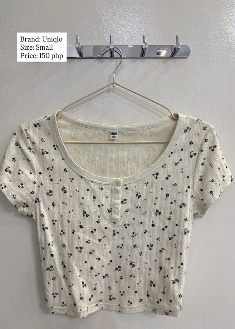 Uniqlo Floral Top (Category: Blouses) located in Cebu City. Submitted by chinaleah (Listing ID 1462870497, Image 1). Description: .
