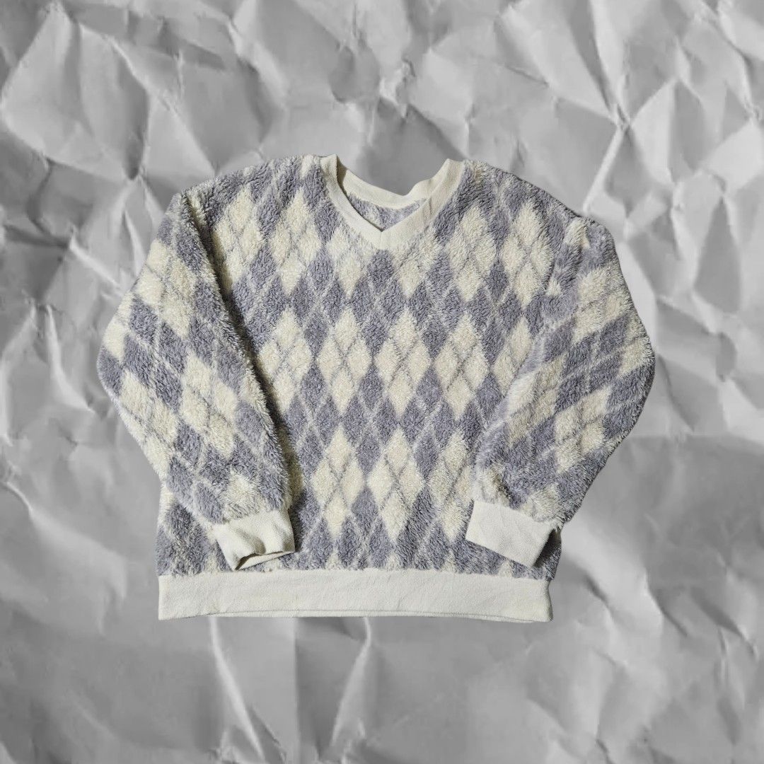 Uniqlo Fluffy Fleece Sweater (Category: Hoodies) located in Davao. Submitted by mindanao.thrifts (Listing ID 1462870112, Image 1). Description: 21 Width 24 Length 17.5 Sleeve length This is a thrifted manage your expectations..