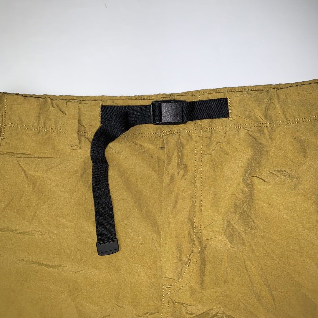 Uniqlo Geared Short (Category: Shorts) located in Ivisan. Submitted by trashtotreasuree (Listing ID 1462838908, Image 2). Description: No issue.