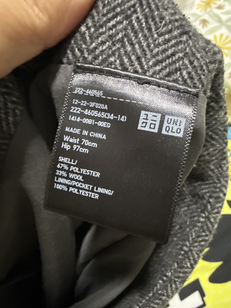 Uniqlo Grey Herringbone Wool Blend Mini Skirt (Category: Skirts) located in Manila. Submitted by zealbear_602543 (Listing ID 1462838178, Image 3). Description: - Uniqlo Grey Mini Skirt - Classic herringbone pattern - Warm wool blend fabric - Size: Waist 70cm, Hip 97cm - Versatile for casual or work outfits - Please check photos for condition details.