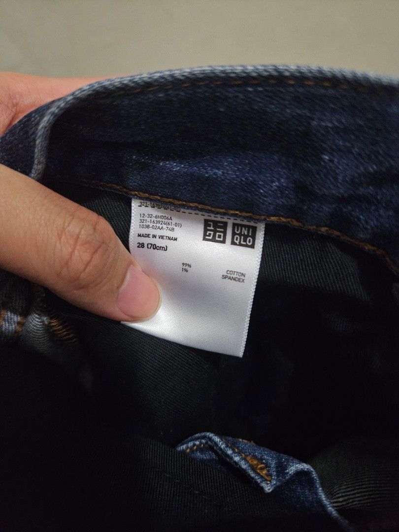 Uniqlo Jeans (Category: Jeans) located in Quezon City. Submitted by fluffymoose0424 (Listing ID 1462845221, Image 3). Description: - Brand: Uniqlo - Type: Jeans - Size: 28 (70cm) - Material: 99% Cotton, 1% Spandex - Color: Dark Wash - Condition: Excellent (Layered Condition 4) - Origin: Made in Vietnam - Features: Comfortable stretch, classic design - Meetup locations available in Quezon City.