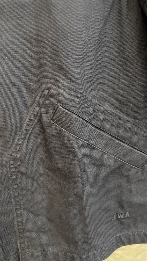 Uniqlo JWA workwear blazer (Category: Coats, Jackets and Outerwear) located in Manila. Submitted by isleofdogs_ (Listing ID 1462815966, Image 2). Description: Uniqlo JWA workwear blazer Blue tone Size Medium.