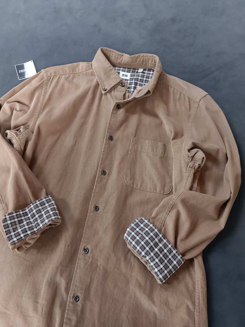 Uniqlo polo button up (Category: Tshirts & Polo Shirts ) located in Magsaysay. Submitted by every.w3ar (Listing ID 1462839150, Image 2). Description: check each photo for more details no issue ❌.