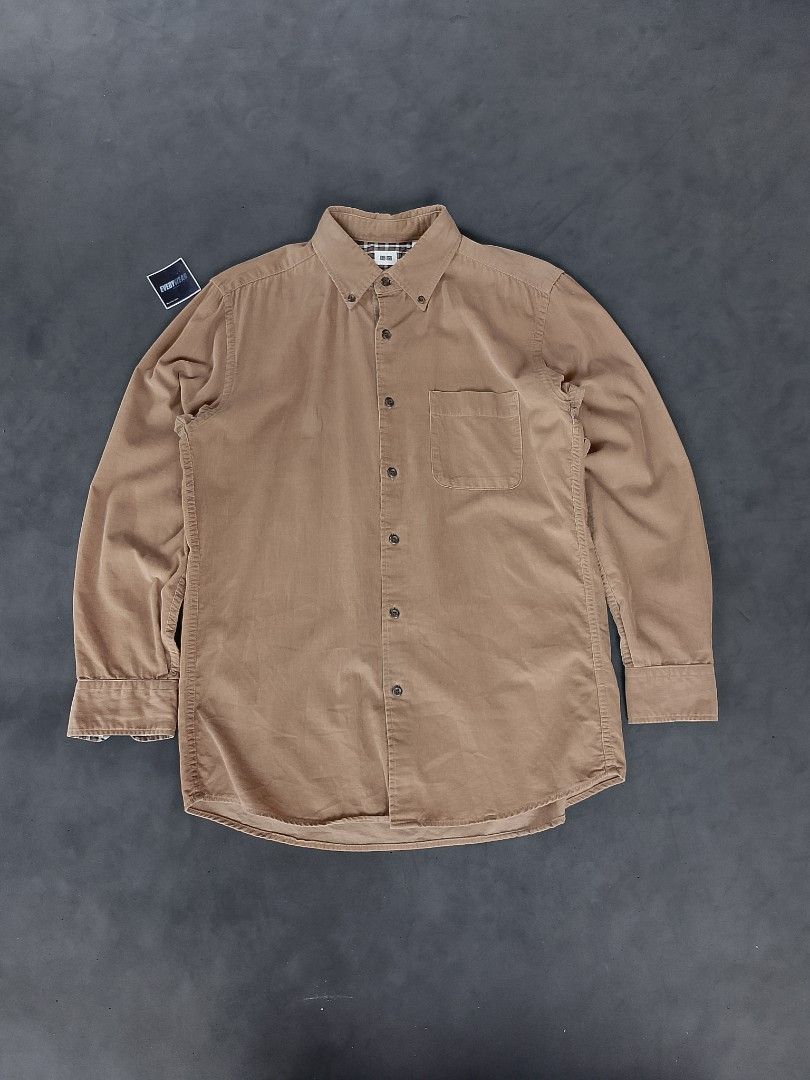 Uniqlo polo button up (Category: Tshirts & Polo Shirts ) located in Magsaysay. Submitted by every.w3ar (Listing ID 1462839150, Image 1). Description: check each photo for more details no issue ❌.