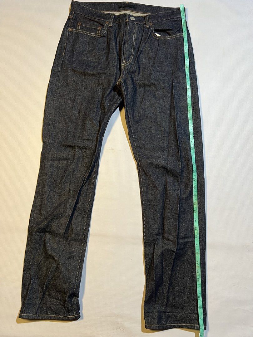 UNIQLO SELVEDGE JEANS (Category: Jeans) located in Tacloban City. Submitted by russdvd (Listing ID 1462854876, Image 3). Description: EXCELLENT CONDITION WAIST SIZE 32 NO MAJOR ISSUE.
