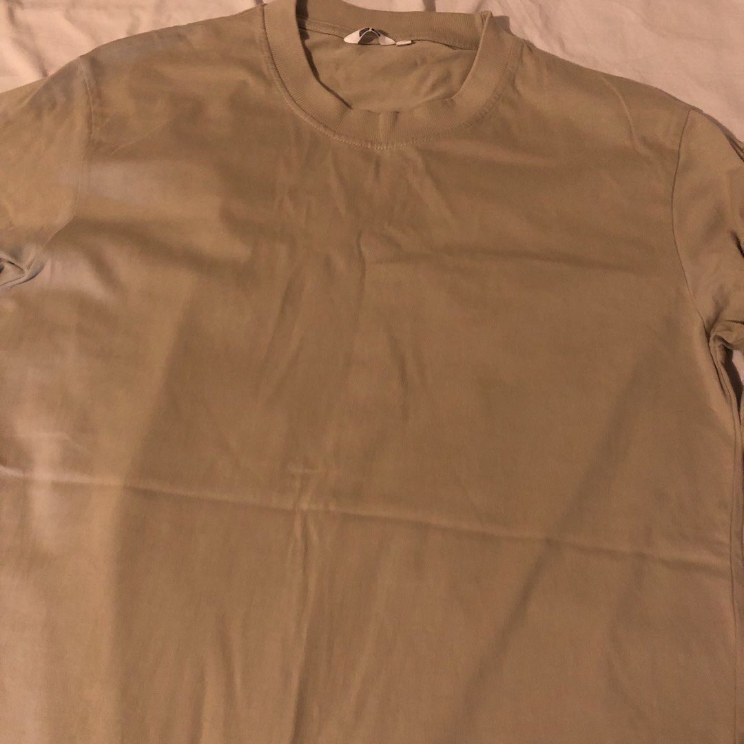 Uniqlo Shirt (Category: Tshirts & Polo Shirts ) located in Angeles City. Submitted by csmcgrl (Listing ID 1462806968, Image 1). Description: — medium — price is negotiable — on hand, no rush shipping 🧾 mop: maribank, maya 🚚 mod: direct jnt 📍loc: angeles city, pampanga .