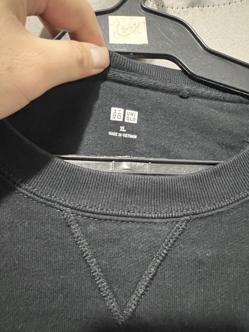 Uniqlo sweater (Category: Hoodies) located in Manila. Submitted by ricbuyandsell (Listing ID 1462838473, Image 2). Description: .