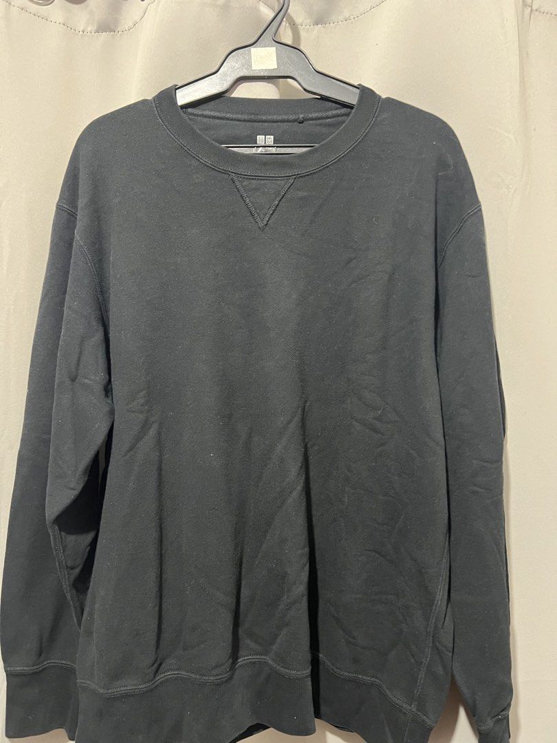 Uniqlo sweater (Category: Hoodies) located in Manila. Submitted by ricbuyandsell (Listing ID 1462838473, Image 1). Description: .
