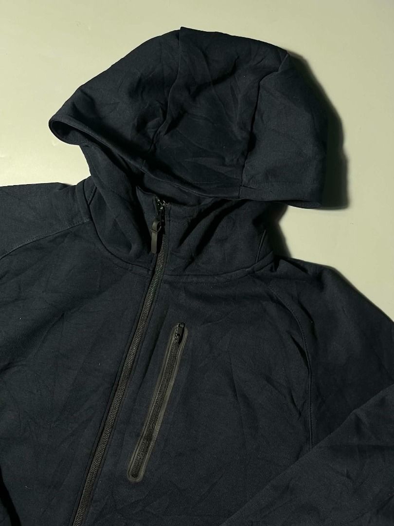 UNIQLO TF (Category: Coats, Jackets and Outerwear) located in General Santos City (Dadiangas). Submitted by arjay_genita (Listing ID 1462882940, Image 2). Description: Uniqlo TF ‼️Size Large to XL (23/26-27) ‼️Excellent condition ‼️Color rate 9.5./10 ‼️No issue.