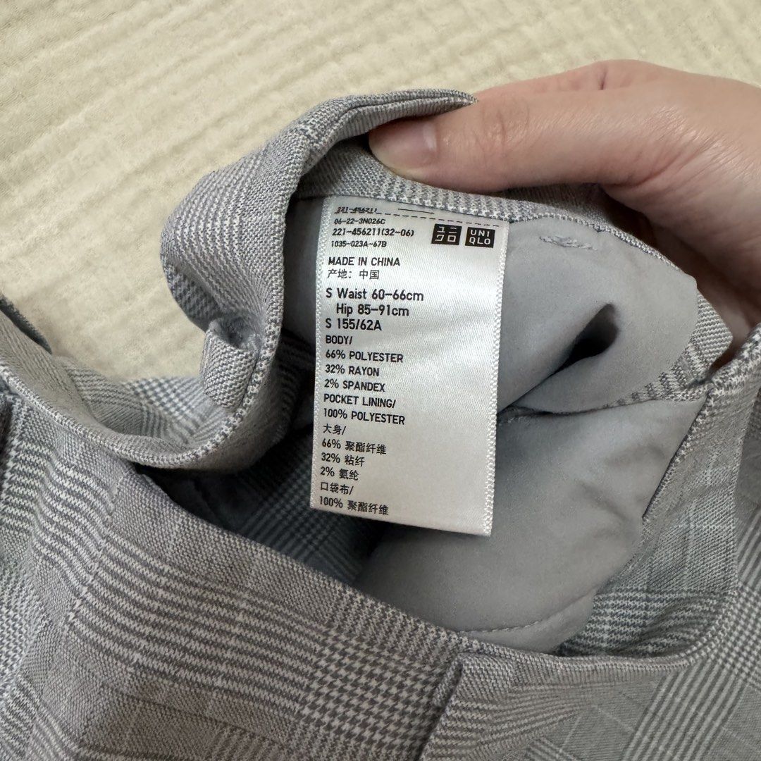 Uniqlo Trouser Shorts (Category: Shorts) located in Quezon City. Submitted by wanderingpenguin (Listing ID 1462794196, Image 3). Description: Selling also beige/nude version No when worn unless posted No measurements unless posted Apologies for the wrinkles & uneven lighting :).