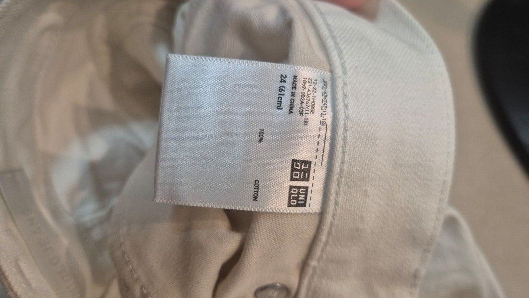 Uniqlo White Denim Jeans (Category: Jeans) located in Manila. Submitted by abianne (Listing ID 1462875777, Image 3). Description: - Uniqlo White Denim Jeans - Straight Leg Cut - Size: 24 (61cm) - Material: Cotton - Features: Minor distressing on front pocket - Origin: Made in China.