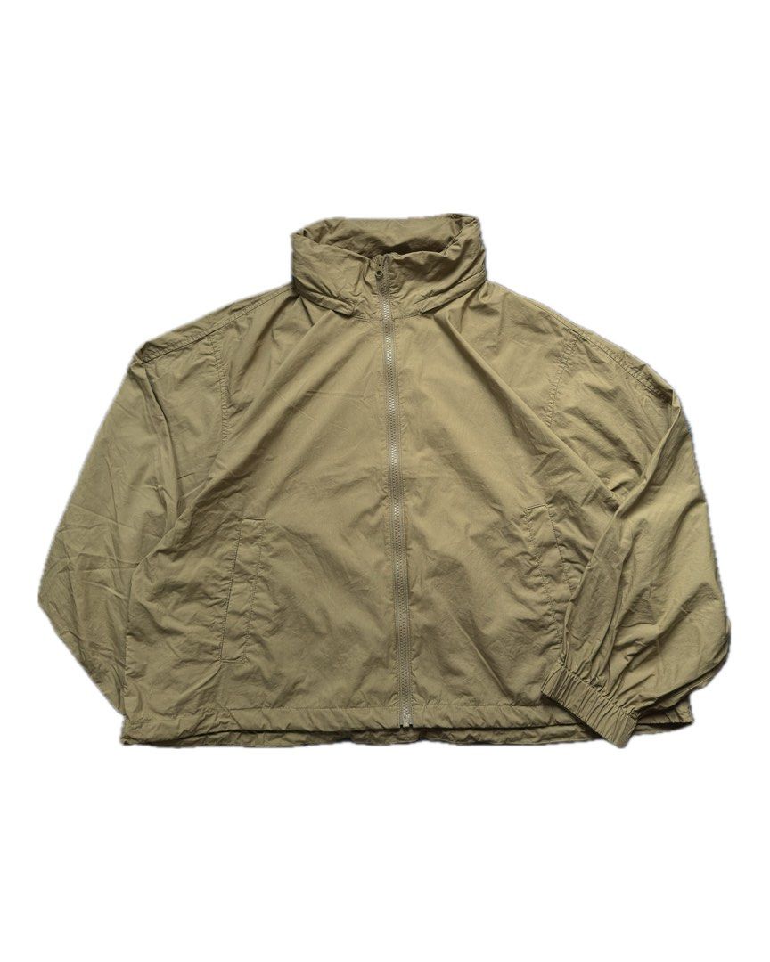 Uniqlo Windproof Blouson (Category: Coats, Jackets and Outerwear) located in Manila. Submitted by carlbonaraz (Listing ID 1462799907, Image 1). Description: - Olive zip-up jacket - High collar design - Packable Hood - Lightweight outer layer.