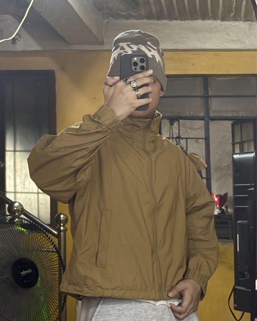 Uniqlo Windproof Blouson (Category: Coats, Jackets and Outerwear) located in Manila. Submitted by carlbonaraz (Listing ID 1462799907, Image 2). Description: - Olive zip-up jacket - High collar design - Packable Hood - Lightweight outer layer.