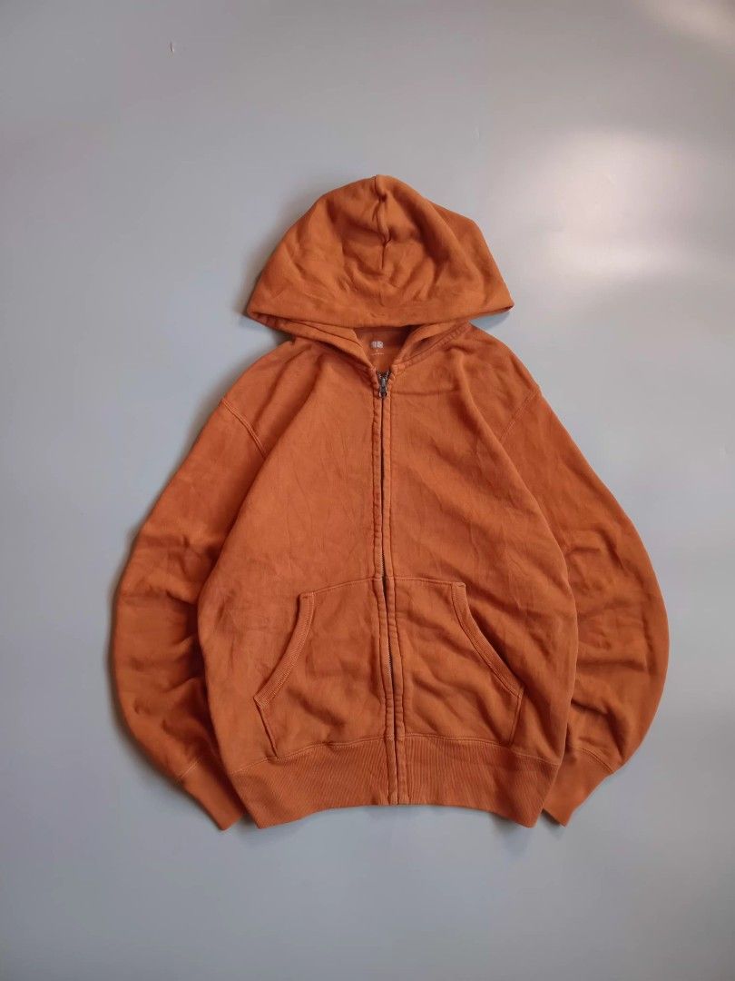 uniqlo zip up hoodie (Category: Hoodies) located in San Isidro. Submitted by lagloots (Listing ID 1462884465, Image 1). Description: uniqlo zip up hoodie terracotta colorway fits small DIMES (IN INCHES) LENGTH: 25 / WIDTH: 21 CONDITION: 9/10 [] COLOR RATE: 9/10 ISSUE: small scratch, no drawstrings.