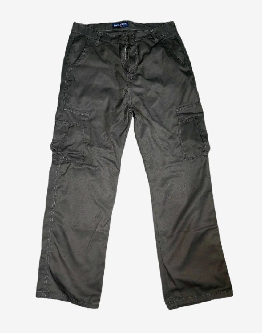 Unisex Army Green Cargo Pants (Category: Trousers) located in Las Pinas. Submitted by jarrchiee (Listing ID 1462884850, Image 1). Description: Size: 30".