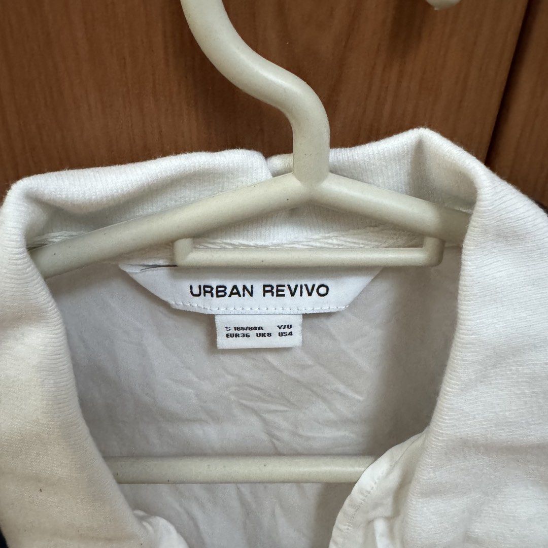 Urban Revivo Top (Category: Blouses) located in Quezon City. Submitted by wanderingpenguin (Listing ID 1462794224, Image 3). Description: No when worn unless posted No measurements unless posted Apologies for the wrinkles & uneven lighting :).