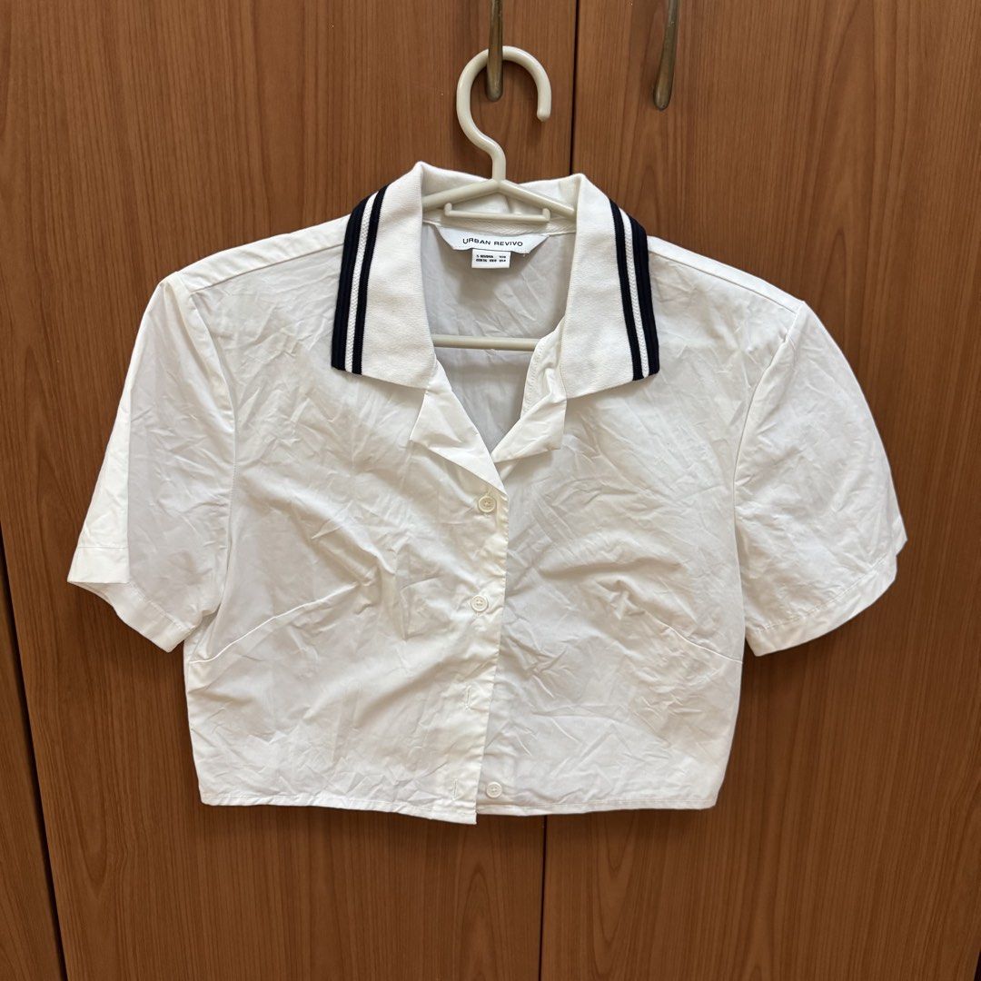 Urban Revivo Top (Category: Blouses) located in Quezon City. Submitted by wanderingpenguin (Listing ID 1462794224, Image 1). Description: No when worn unless posted No measurements unless posted Apologies for the wrinkles & uneven lighting :).