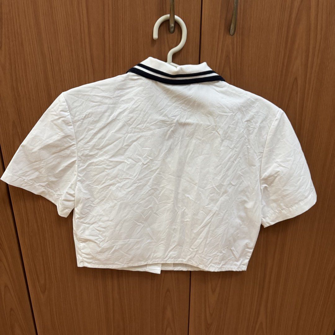 Urban Revivo Top (Category: Blouses) located in Quezon City. Submitted by wanderingpenguin (Listing ID 1462794224, Image 2). Description: No when worn unless posted No measurements unless posted Apologies for the wrinkles & uneven lighting :).