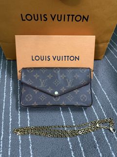 (Category: ) located in . Submitted by kaia.clothes (Listing ID 1462772477, Image 1). Description: .