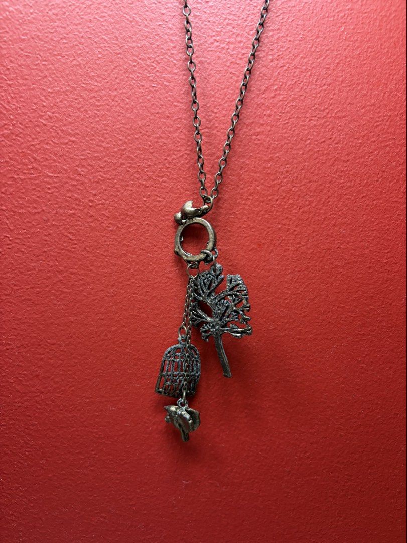 USA necklace tree (Category: Necklaces) located in Manila. Submitted by coolandchic (Listing ID 1462849408, Image 1). Description: .