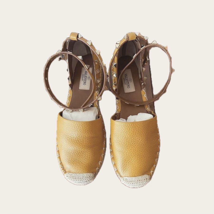 Valentino Sandals (Category: Flats & Sandals) located in Mandaue City. Submitted by ddanaone (Listing ID 1462831682, Image 1). Description: • Size 36 • Used thrice - no scratches but sole is dirty already • Bought at 18k — sold for 10k.