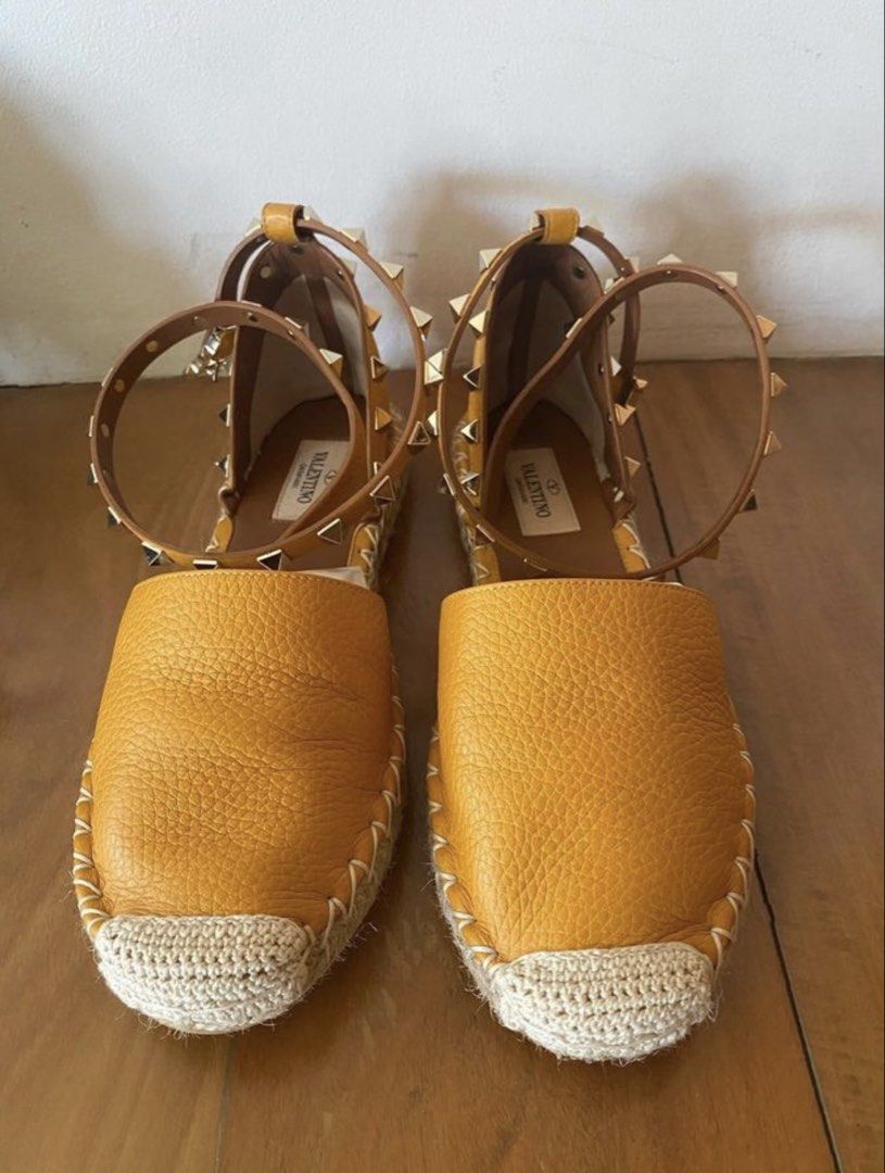 Valentino Sandals (Category: Flats & Sandals) located in Mandaue City. Submitted by ddanaone (Listing ID 1462831682, Image 2). Description: • Size 36 • Used thrice - no scratches but sole is dirty already • Bought at 18k — sold for 10k.