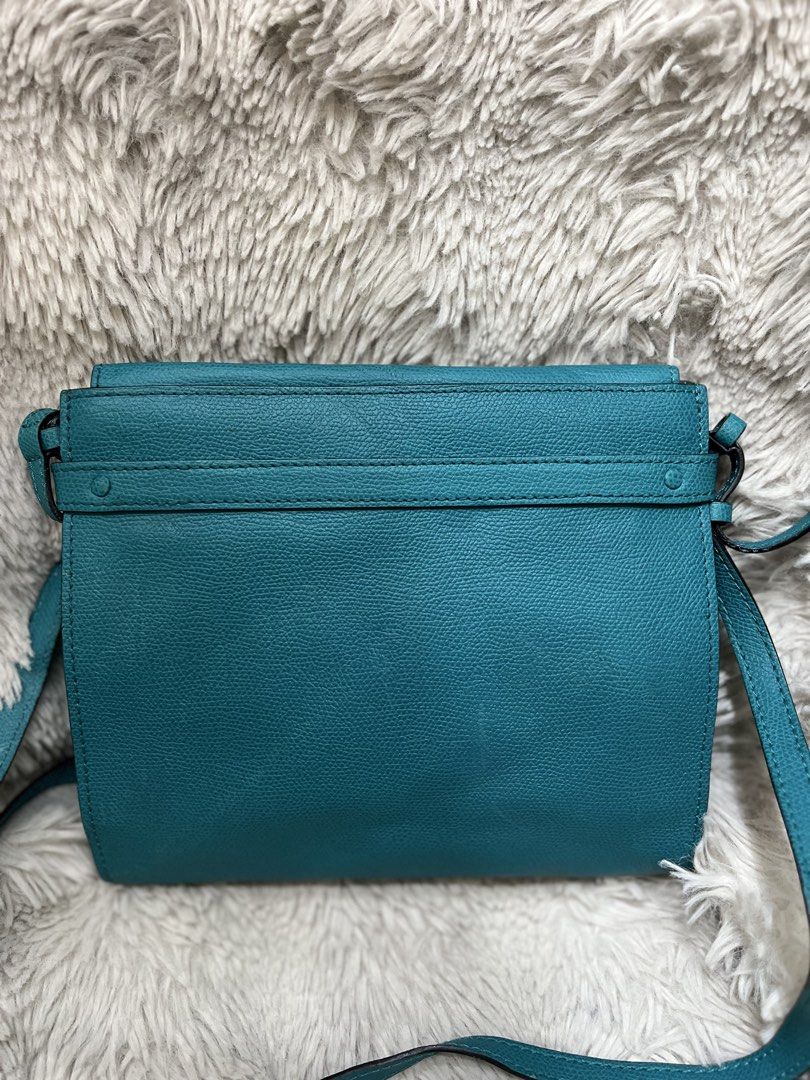 Valextra❤️ (Category: Luxury Bags & Wallets) located in Davao. Submitted by joe_rach1 (Listing ID 1462816749, Image 3). Description: Genuine leather Has sign of used Japan.