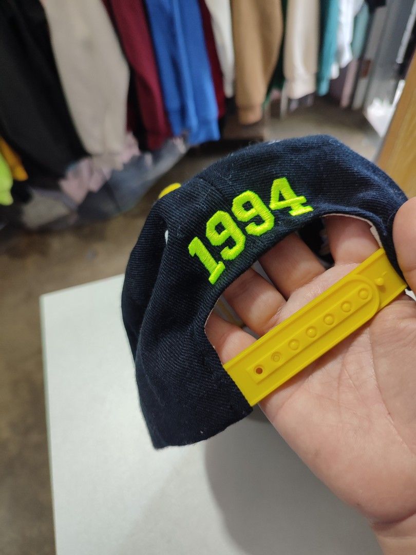 Vancouver Canucks 1994 Zephyr Snapback Hat (Category: Caps & Hats) located in Manila. Submitted by momofunodos (Listing ID 1462812067, Image 2). Description: - Vancouver Canucks snapback hat - Features team logo on the side - '1994' embroidered on the back - Yellow brim - Adjustable strap - Made by Zephyr - Ideal for any Canucks fan.