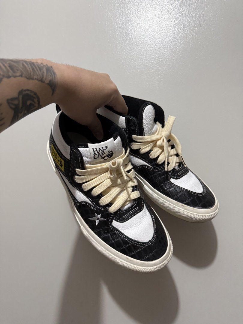 Vans Half Cab x Carpet Company US 9 (Category: Sneakers) located in Manila. Submitted by jaize666 (Listing ID 1462866005, Image 1). Description: FS: Vans Half Cab x Carpet Company Black Marshmallow Size US 9 9/10 (rarely used may dumi lang from last use) 3900 PHP only QC/Manila Area.