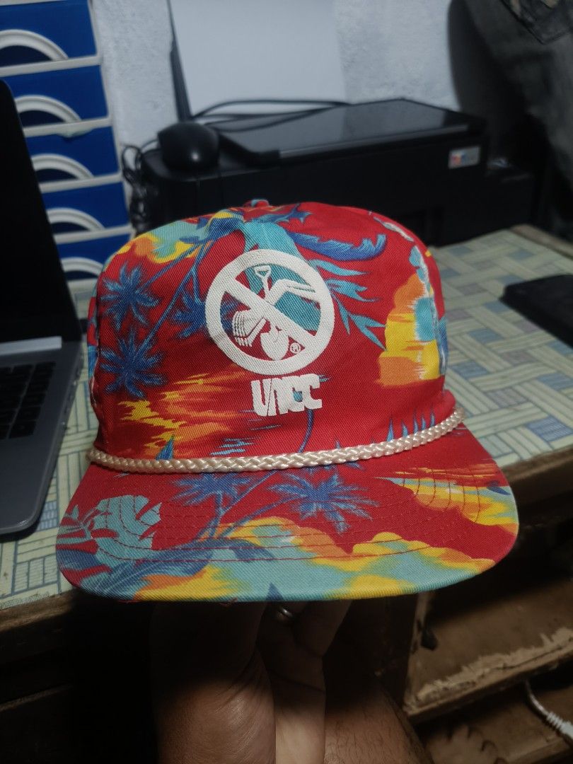 Vans Hawaiian Print Snapback Cap (Category: Caps & Hats) located in Bacolod City. Submitted by rymndslais (Listing ID 1462782973, Image 1). Description: Vintage San Sun Colorful Retro Snapback Hat Rope Tropical 90s Vibe.