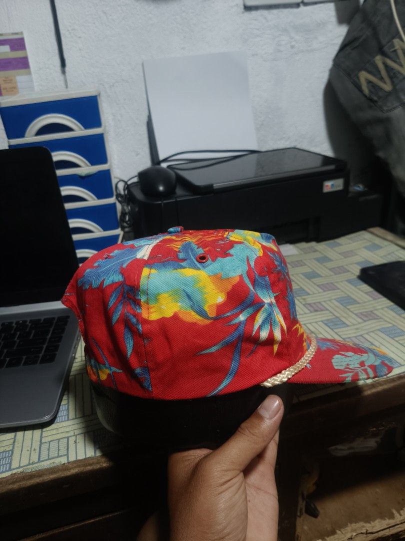 Vans Hawaiian Print Snapback Cap (Category: Caps & Hats) located in Bacolod City. Submitted by rymndslais (Listing ID 1462782973, Image 2). Description: Vintage San Sun Colorful Retro Snapback Hat Rope Tropical 90s Vibe.