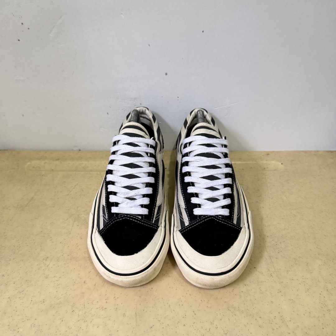 VANS STYLE 36 STRIPE BLACK (Category: Sneakers) located in Quezon City. Submitted by sharatraycooo (Listing ID 1462815303, Image 2). Description: VANS STYLE 36 STRIPE BLACK US MEN 8 US WOMEN 9.5 EURO 40.5.