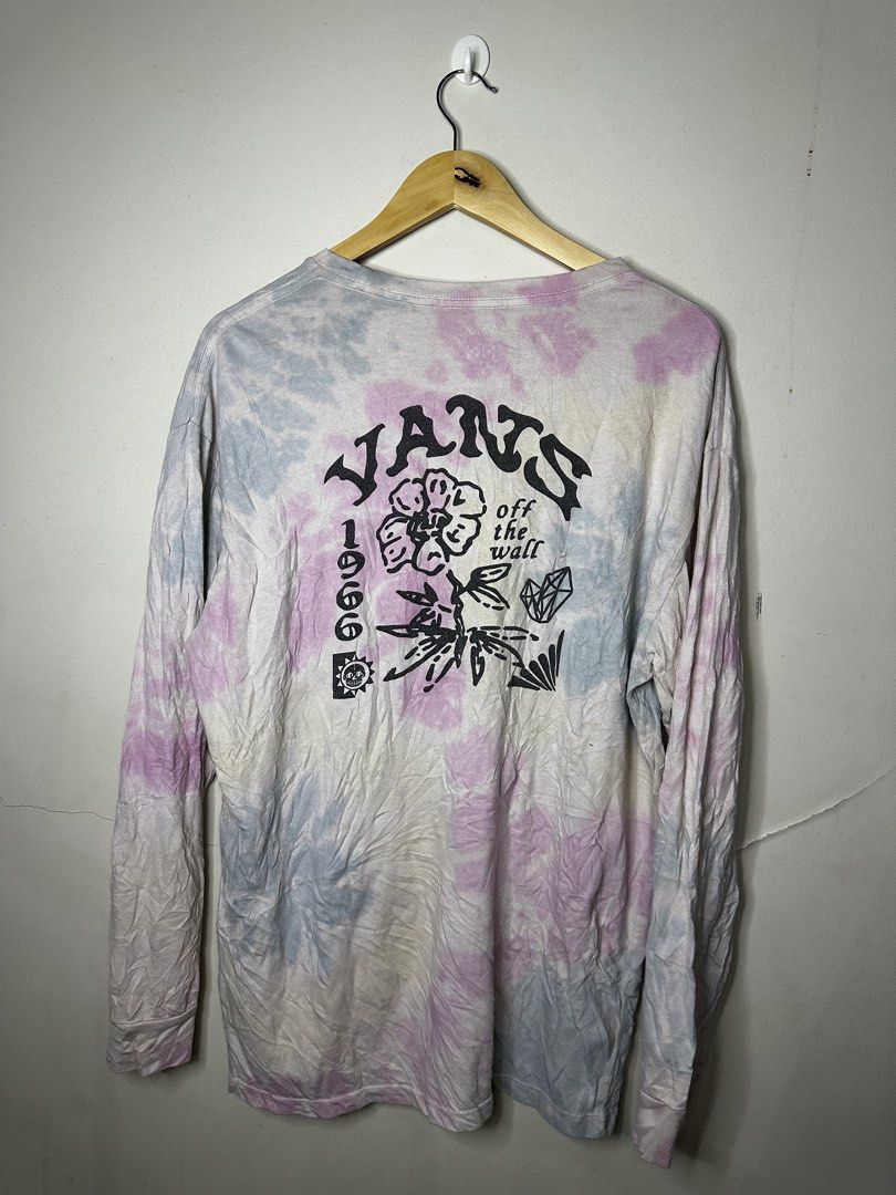 VANS TIE DYE (Category: Coats, Jackets and Outerwear) located in Molave. Submitted by thriftmate13 (Listing ID 1462692257, Image 2). Description: .