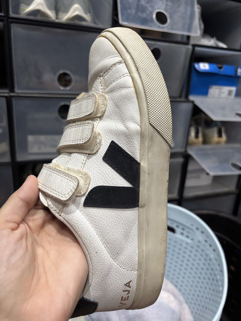 Veja White Leather Velcro Sneakers (Category: Sneakers) located in Tarlac. Submitted by shoplalanow (Listing ID 1462798583, Image 2). Description: - White leather Veja sneakers - Black accent details - Three velcro straps for easy wear - 'VEJA' logo on heel and side - Ideal for everyday use.