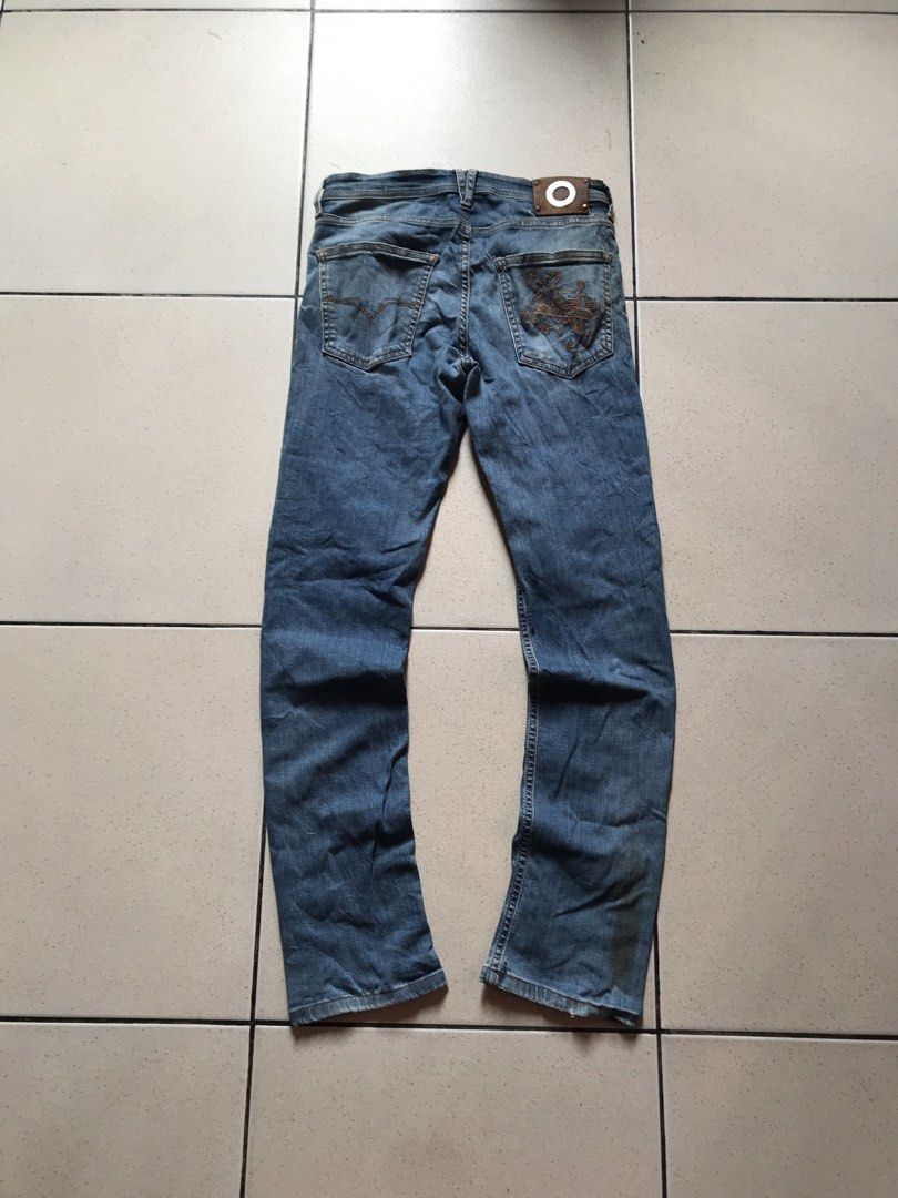 Versace Skinny Jeans (Category: Jeans) located in Cebu City. Submitted by no3spass1ng (Listing ID 1462716720, Image 2). Description: Versace Skinny Jeans Waist:30 Length:38 hem:7 good condition see detailed pics .