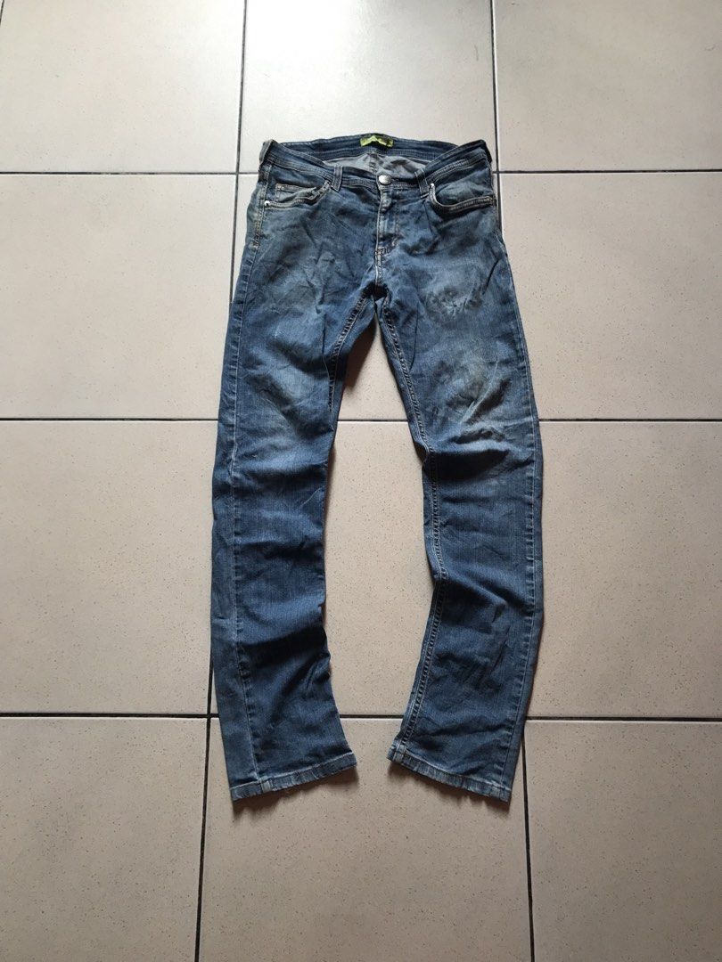 Versace Skinny Jeans (Category: Jeans) located in Cebu City. Submitted by no3spass1ng (Listing ID 1462716720, Image 1). Description: Versace Skinny Jeans Waist:30 Length:38 hem:7 good condition see detailed pics .