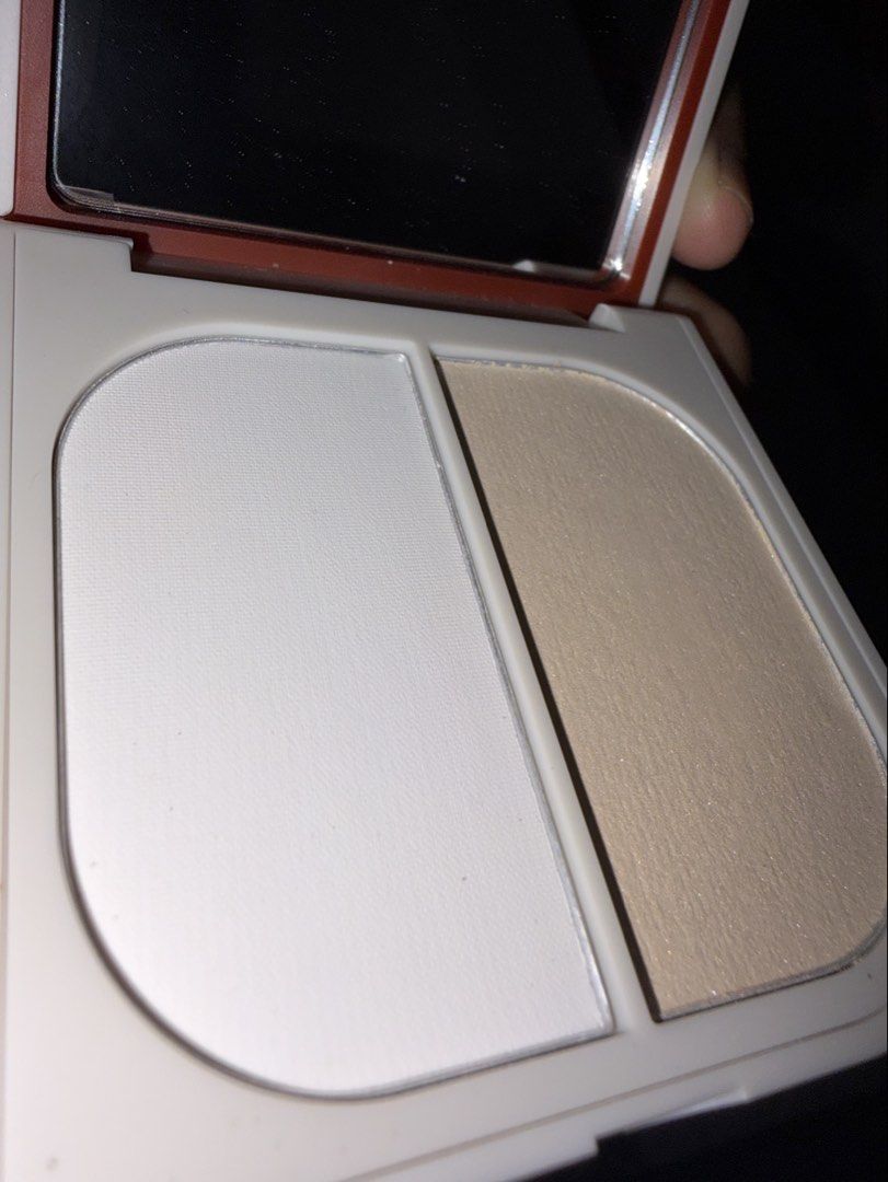 Vice Co V Jelly Eugenio Light Edit Duette (Category: Makeup) located in Tayug. Submitted by deklutter_ (Listing ID 1462829931, Image 2). Description: Silk pressed powder + soft yellow baked finishing powder for setting and brightening. Pls see close up photo for item condition ‼️Fixed price already.