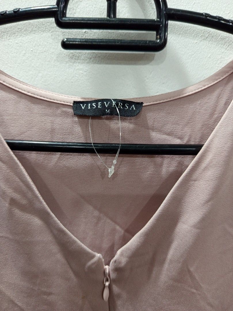 Vice versa dress (Category: Dresses) located in Cavite. Submitted by alliahscloset2.2 (Listing ID 1462753921, Image 2). Description: medium.