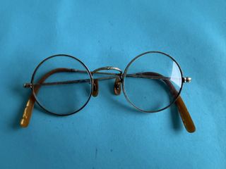 (Category: ) located in . Submitted by buy_sell_vintage_collectibles (Listing ID 1462773951, Image 1). Description: .