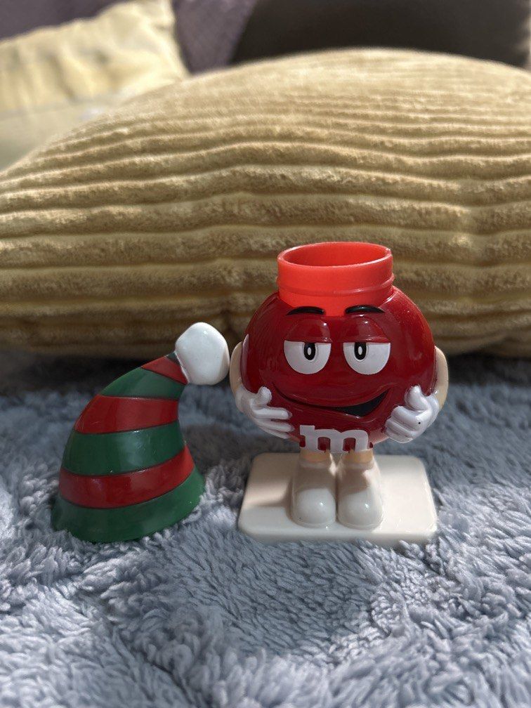 Vintage Christmas Red M&M’s Candy Container (Category: Vintage Collectibles) located in Quezon City. Submitted by kheiO1130 (Listing ID 1462847279, Image 2). Description: .