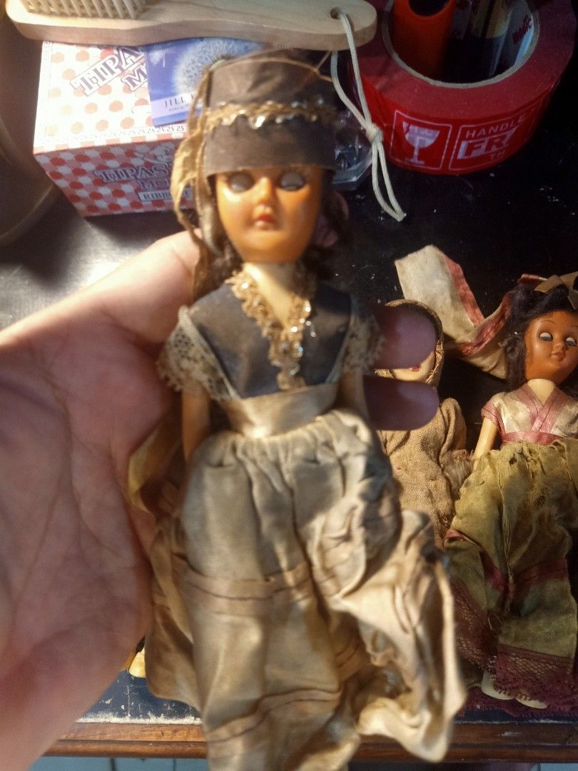 VINTAGE DOLLS (Category: Vintage Collectibles) located in Caloocan City. Submitted by ryanpaulpalomado12 (Listing ID 1462818858, Image 2). Description: +FOR SALE+ COLLECTIBLES VINTAGE DOLLS 6PCS FOR P1,000 TAKE ALL LOCATION : BAGONG BARRIO . CALOOCAN SOUTH📌.